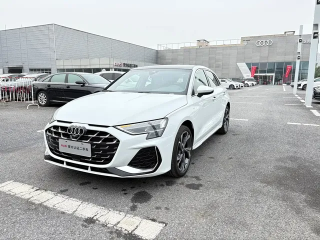 Audi A3 2025 Facelift Sportback 35TFSI Flying Spur Premium