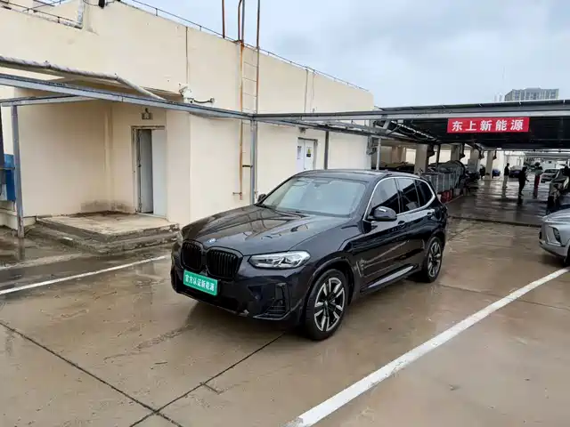 BMW iX3 2022 Leading Edition