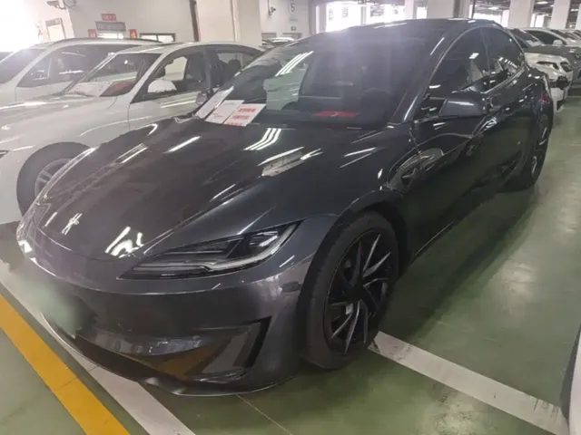 Tesla Model 3 2024 High-Performance All-Wheel Drive Edition