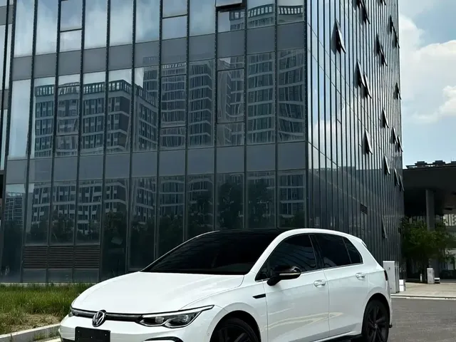 Volkswagen Golf 2023 Model 280TSI DSG R-Line