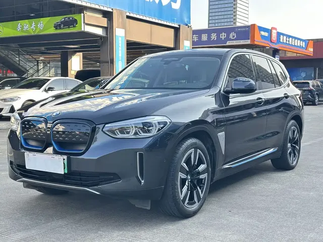 BMW iX3 2021 Leading