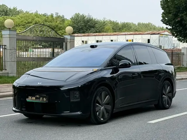 Li Auto Li i8 2025 Standard Edition