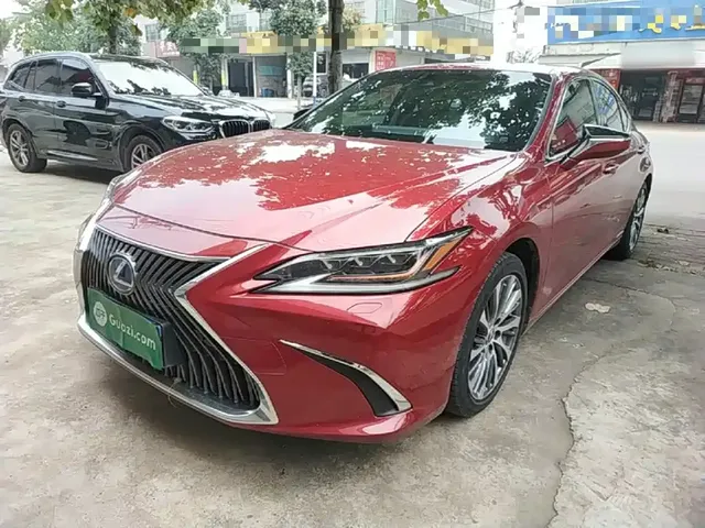 Lexus ES 2020 Model 300h Premium Edition