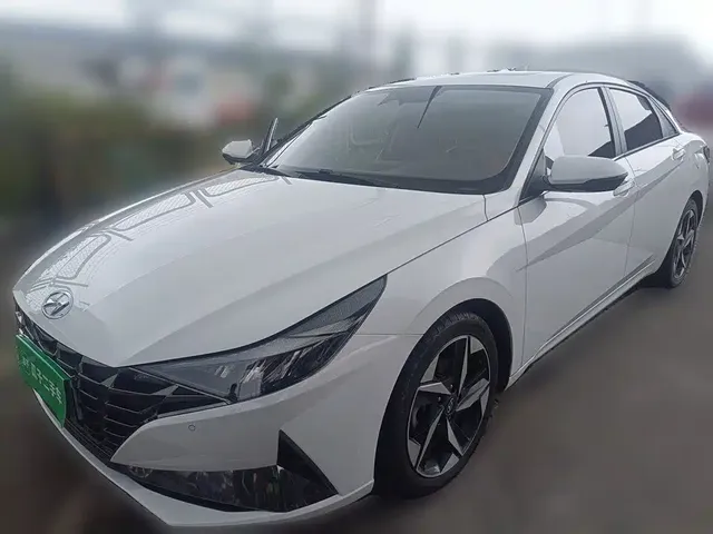 Hyundai Elantra 2022 1.5L CVT LUX Premium Edition