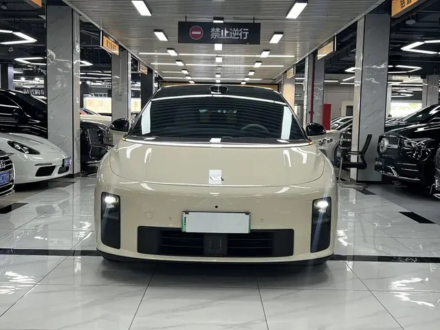 Li Auto i6 2025 2WD Base Model