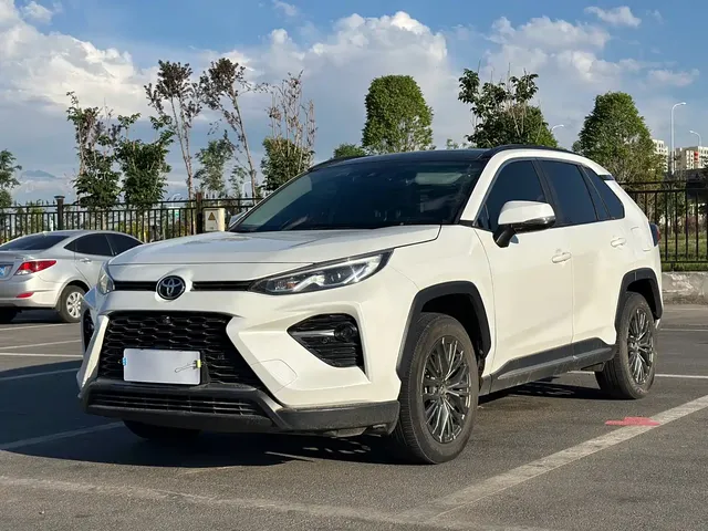 Toyota Wildlander 2024 2.0L CVT 2WD Luxury PLUS Edition