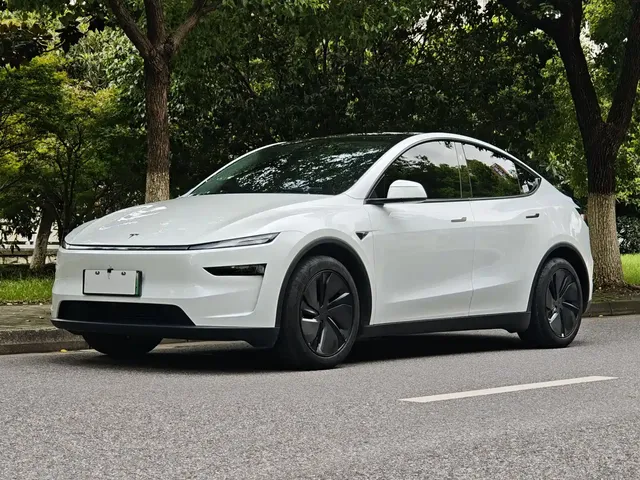 Tesla Model Y 2025 Rear-Wheel Drive