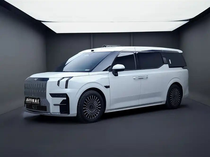 ZEEKR 009 2024 6-seat Executive AWD 108kWh