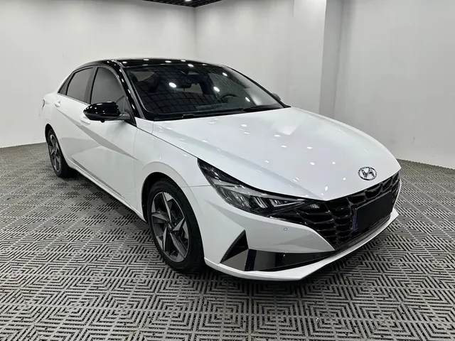 Hyundai Elantra 2022 1.5L CVT LUX Premium Edition