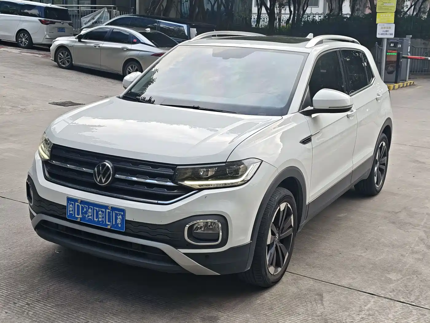 Volkswagen Tanying 2023 Model 200TSI DSG R-Line Smart Connect Edition