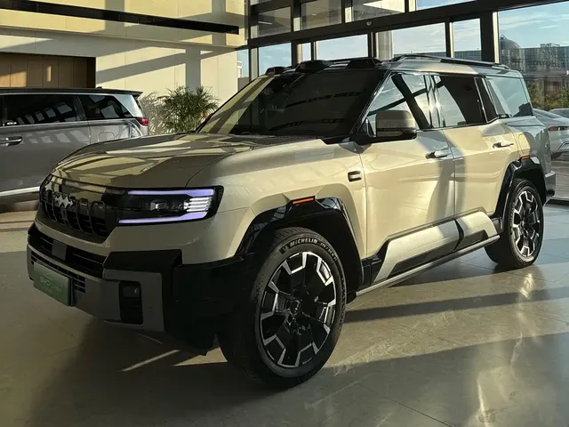 Fang Cheng Bao Leopard 8 2025 Zhiyong Flagship 7-Seater
