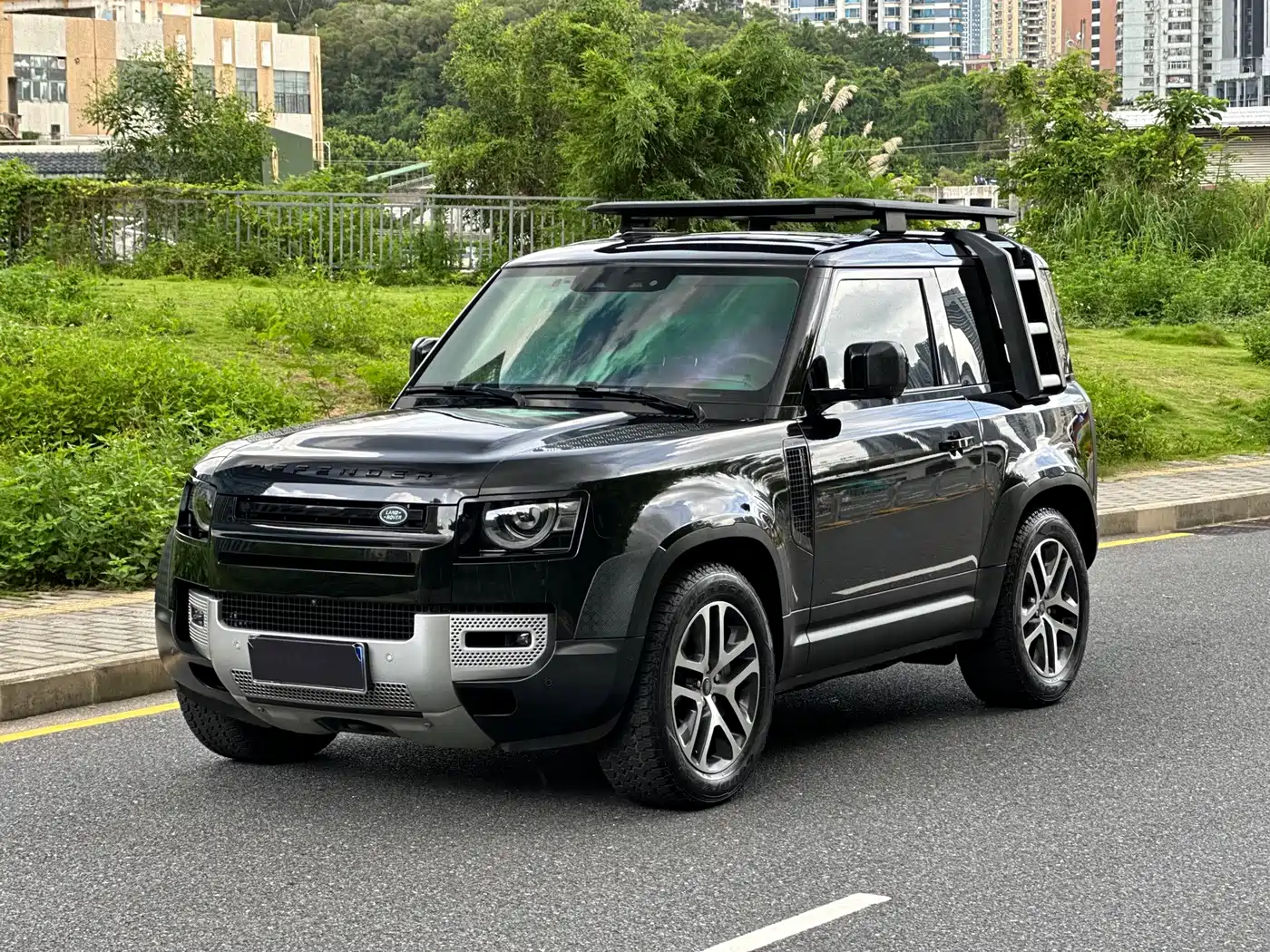 Land Rover Defender 2022 Model 90 3.0T P400 Dark Special Edition