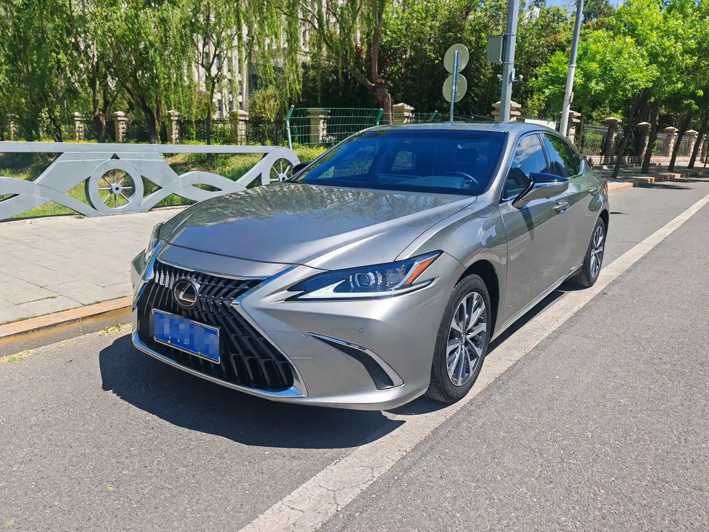 Lexus ES 2024 200 Premium Edition