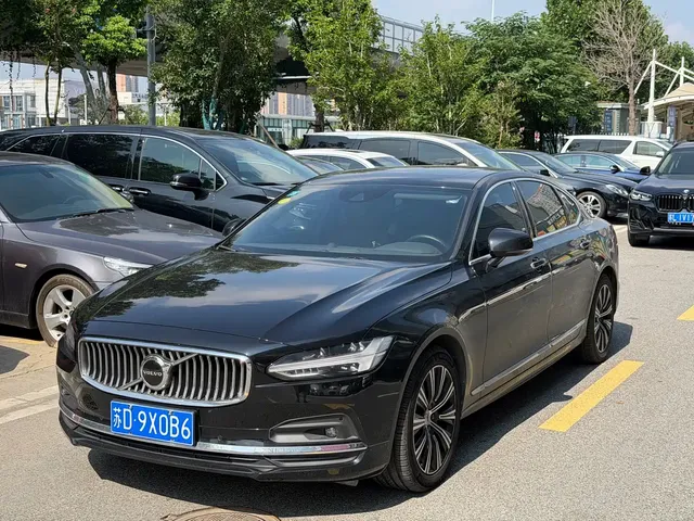 Volvo S90 2021 Model B5 Momentum Luxury Edition
