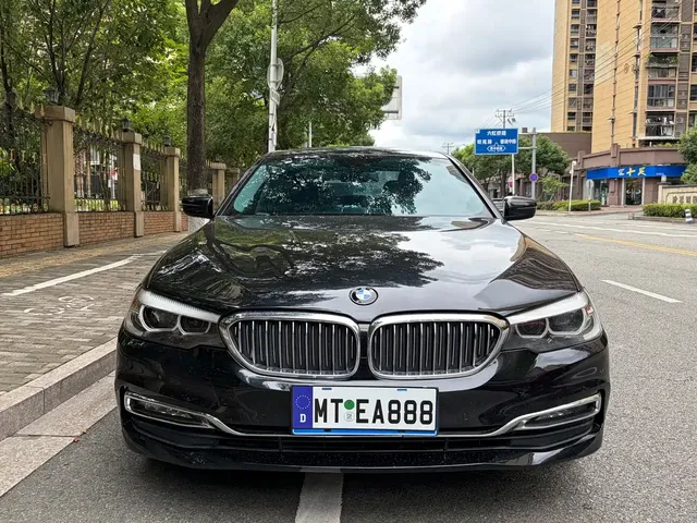 BMW 5 Series 2018 525Li Luxury Package