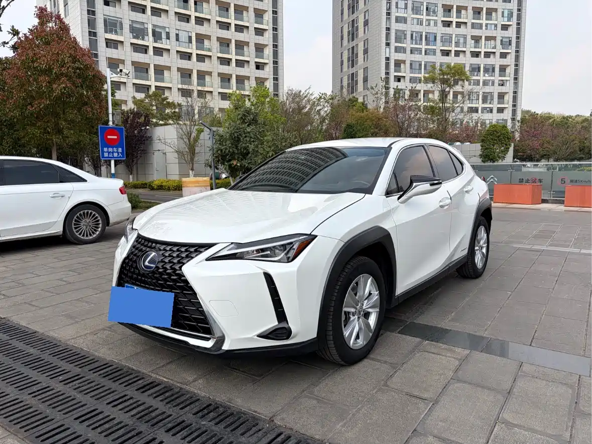 Lexus UX 2022 260h Cool Edition
