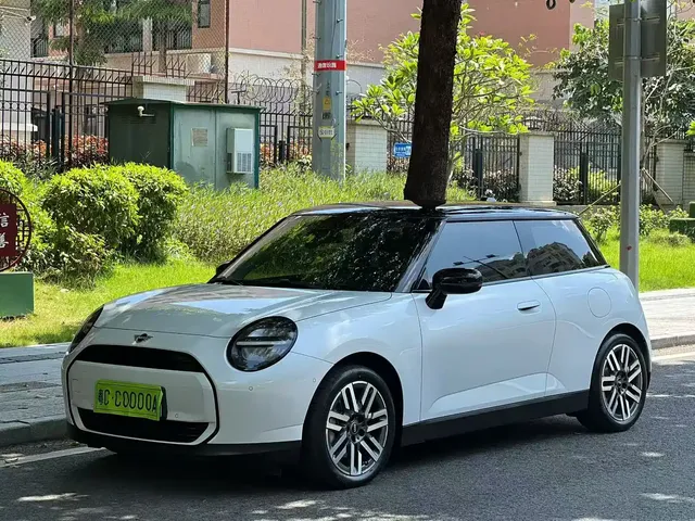MINI Electric MINI COOPER 2025 Facelift 466km COOPER E Classic Trim