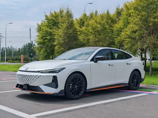 Changan UNI-V 2024 1.5T Deluxe Sport