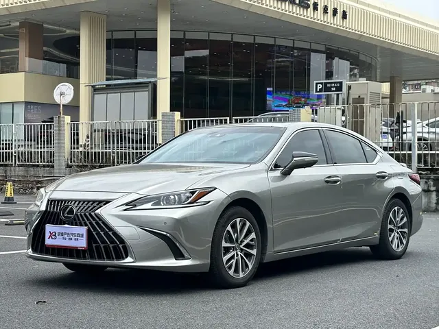 Lexus ES 2022 300h Excellence Edition