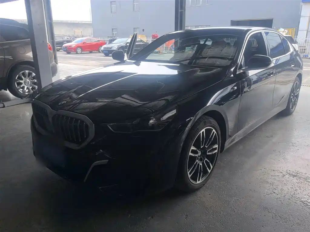 BMW 5 Series 2024 525Li M Sport Package