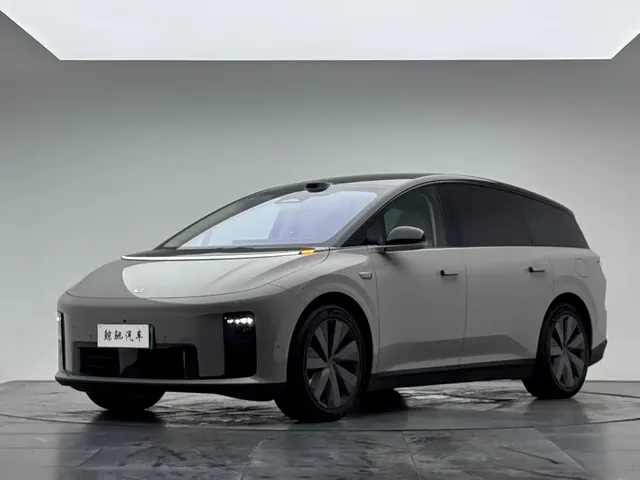 Li Auto Li i8 2025 Standard Edition