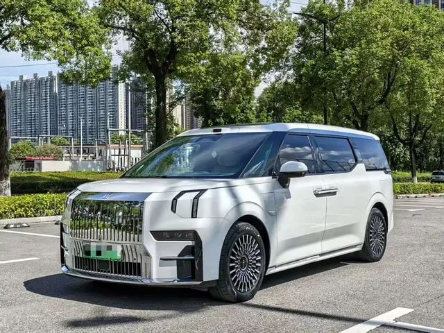 ZEEKR 009 2024 6-seat Executive AWD 108kWh