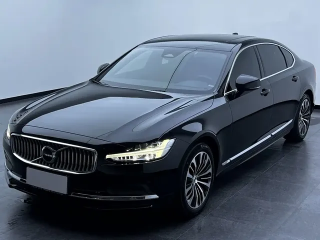 Volvo S90 2024 B5 Momentum Luxury Edition