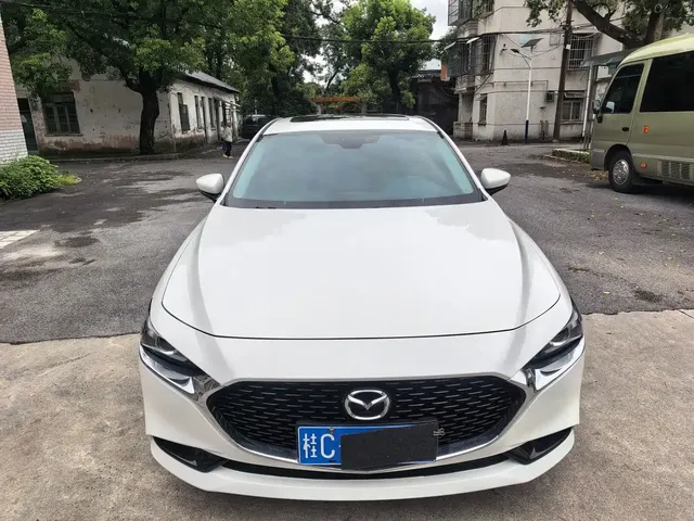 Mazda 3 Axela 2023 2.0L Auto Zhixuan