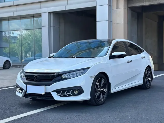 Honda Civic 2016 220TURBO CVT Premium Edition