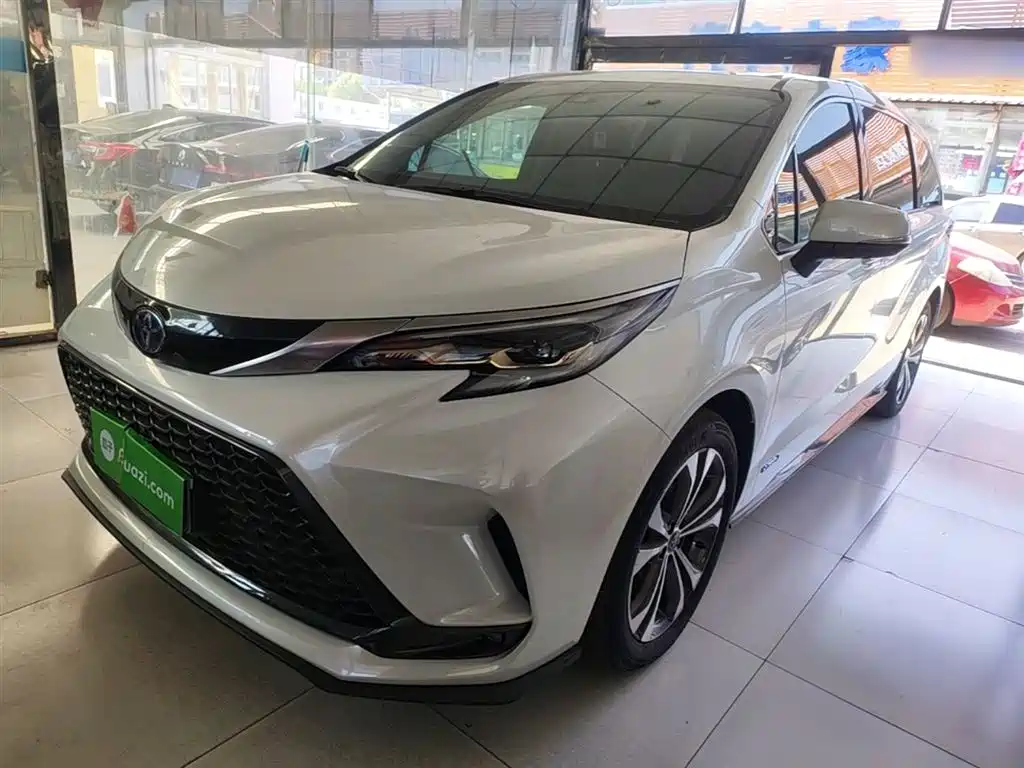 Toyota Granvia 2022 2.5L Hybrid Premium Edition