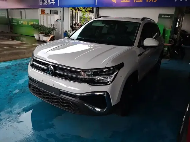 Volkswagen Tharu 2023 300TSI 2WD Bright Moon Edition