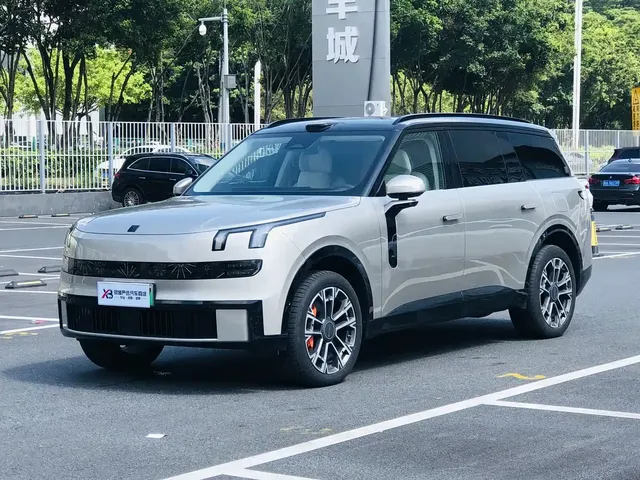 Lynk & Co 900 2025 2.0T Ultra