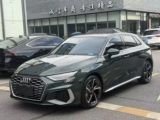 Audi A3 2023 Sportback 35 TFSI Luxury Sport