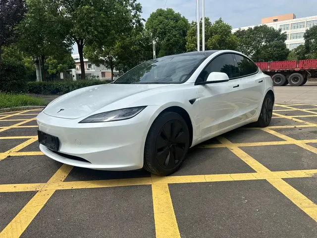 Tesla Model 3 2025 Model Year Facelift Rear-Wheel Drive