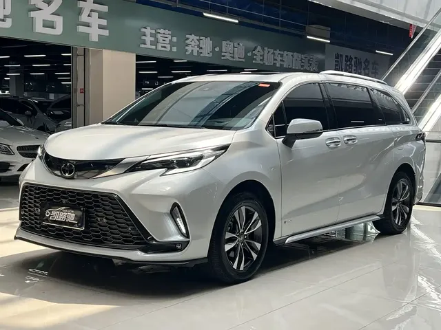 Toyota Granvia 2024 2.5L Hybrid Premium PLUS 4WD Edition