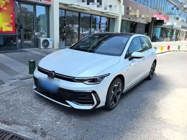 Volkswagen Golf 2025 300TSI R-Line
