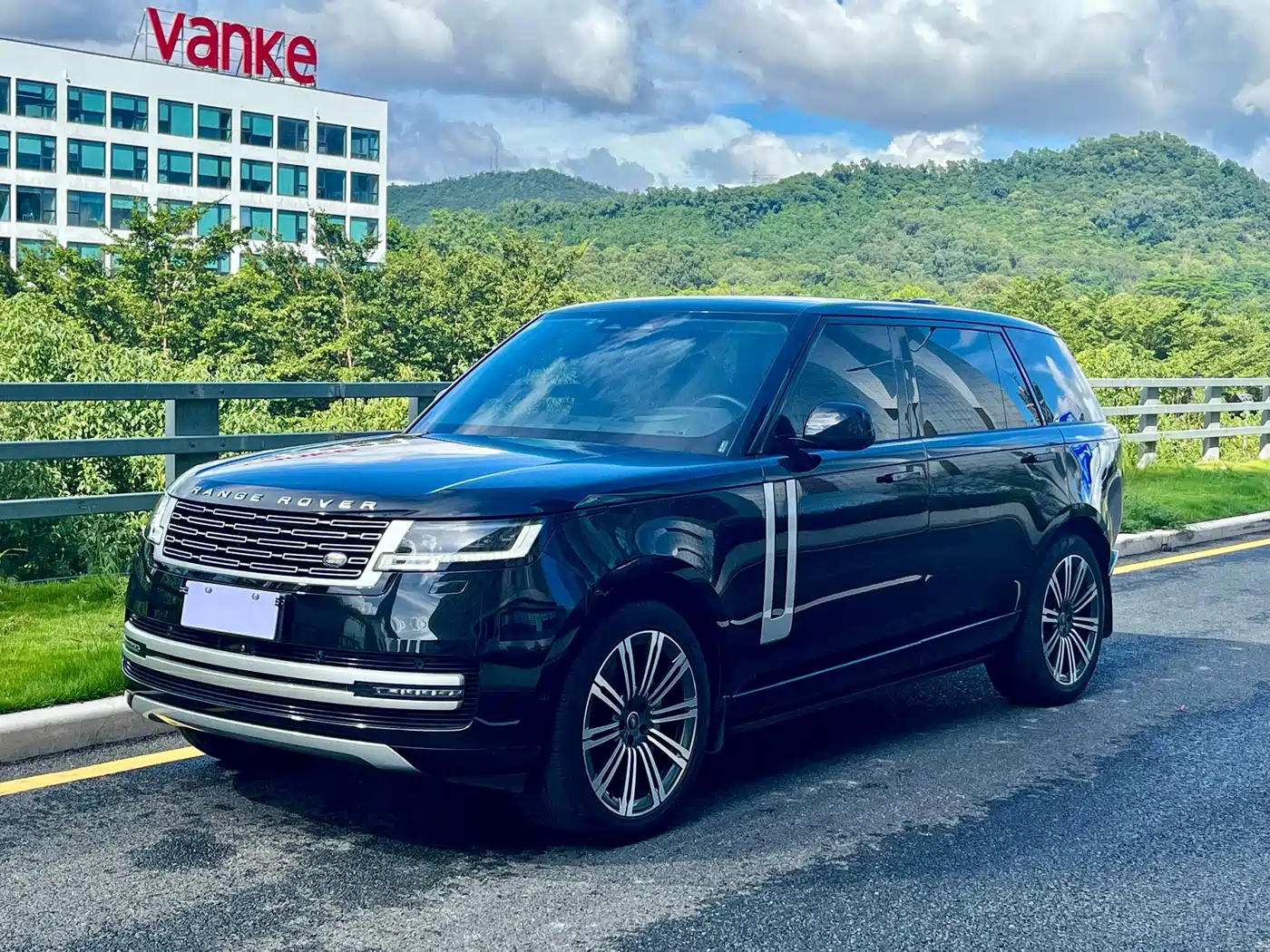 Land Rover Range Rover 2023 3.0 L6 400PS Genesis Extended Version