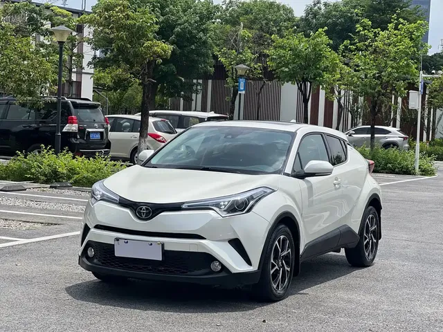 Toyota C-HR 2018 2.0L Leading Sunroof Edition V