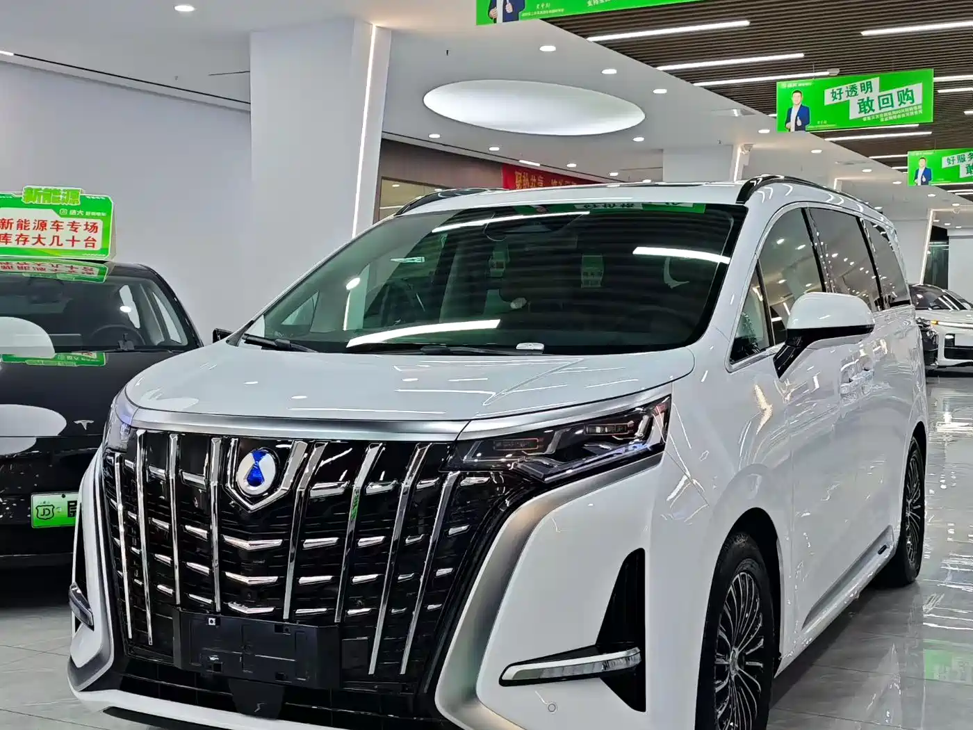 Denza D9 2024 DM-i 980 AWD Prestige