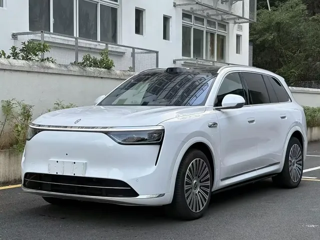 AITO Wenjie AITO M8 2025 Extended Range Ultra 53.4kWh 6-Seater