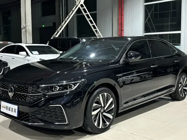 Volkswagen Passat 2022 330TSI Starlight Luxury Edition