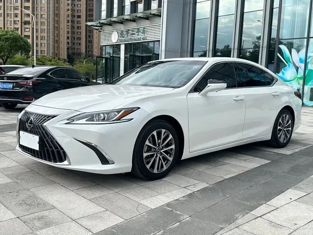 Lexus ES 2022 300h Excellence Edition