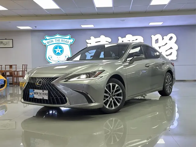 Lexus ES 2022 300h Excellence Edition
