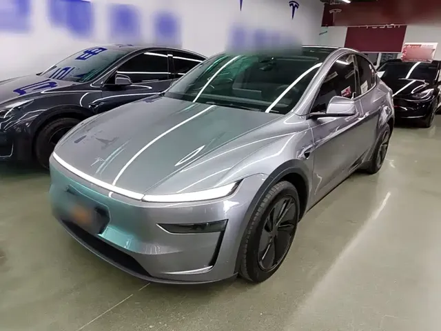 Tesla Model Y 2025 Long Range All-Wheel Drive