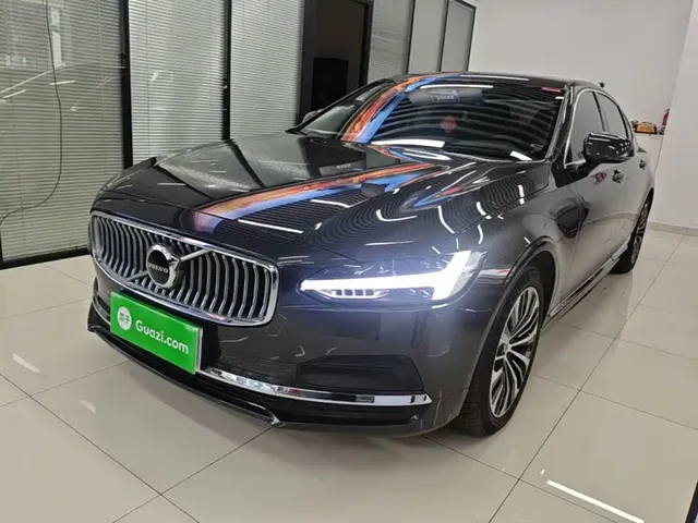 Volvo S90 2024 B5 Momentum Luxury Edition