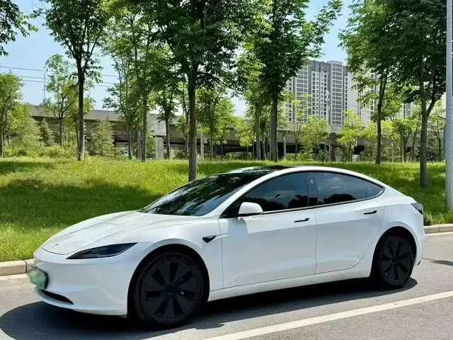 Tesla Model 3 2025 Long Range All-Wheel Drive