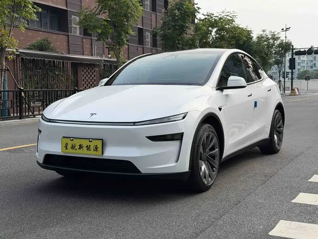 Tesla Model Y 2026 Long Range Rear-Wheel Drive