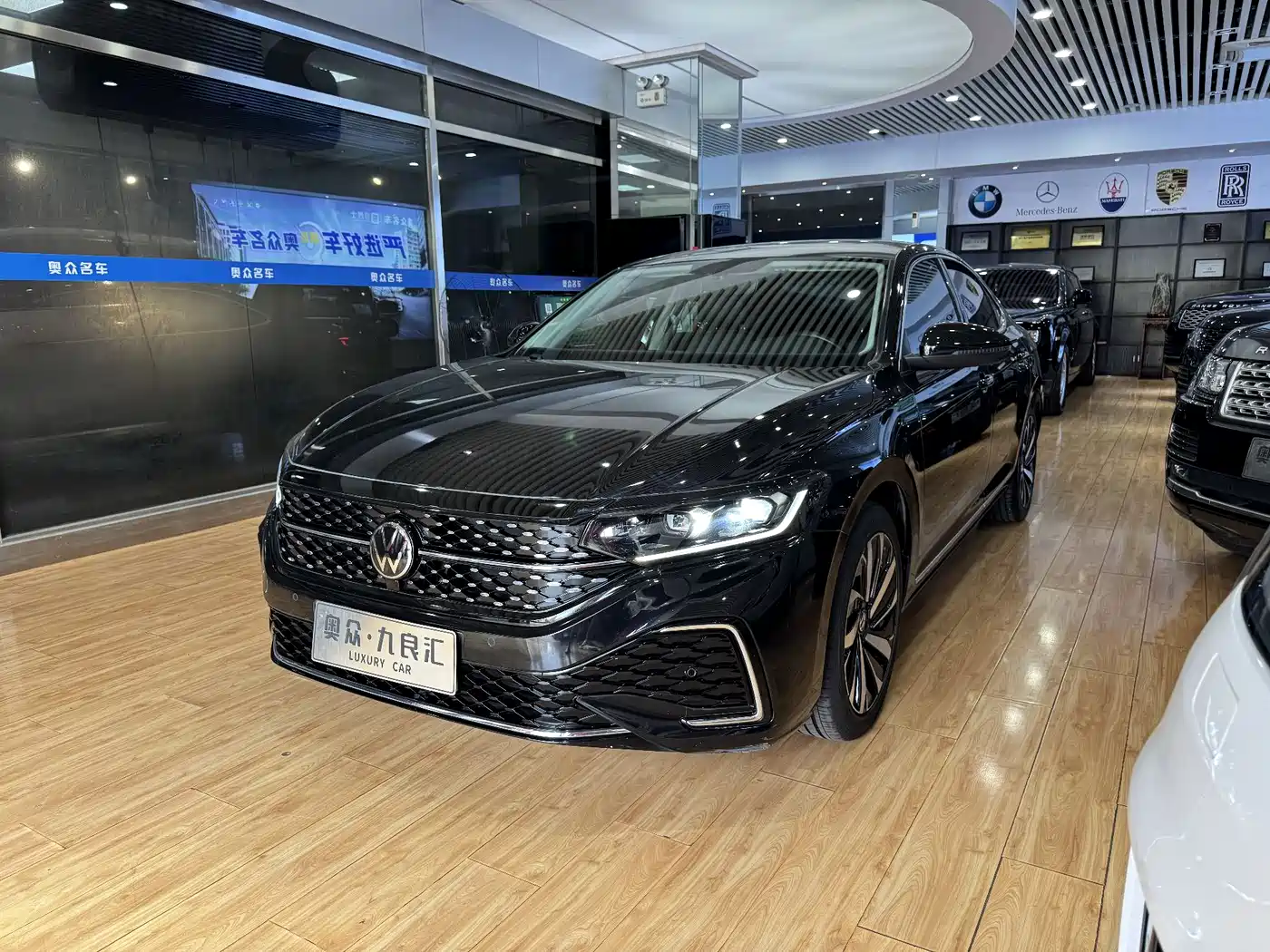 Volkswagen Passat 2023 330TSI Starlight Elite Edition