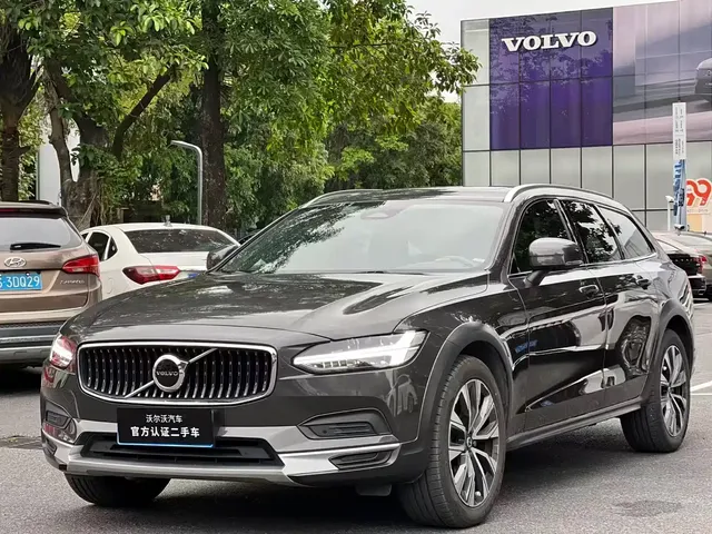 Volvo V90 2022 Cross Country B5 AWD Momentum