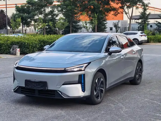 Geely Galaxy L6 2025 EM-i 140km Explorer+ Edition